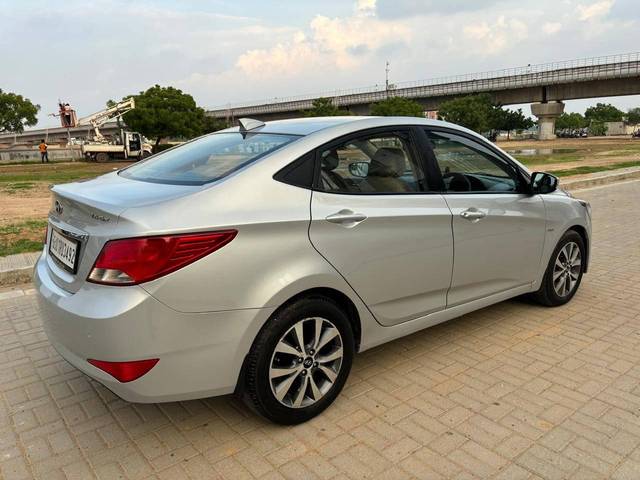 https://images10.gaadi.com/usedcar_image/4081033/original/processed_d4f94f5d9bb97ba0cadbddde10339936.jpg?imwidth=6402