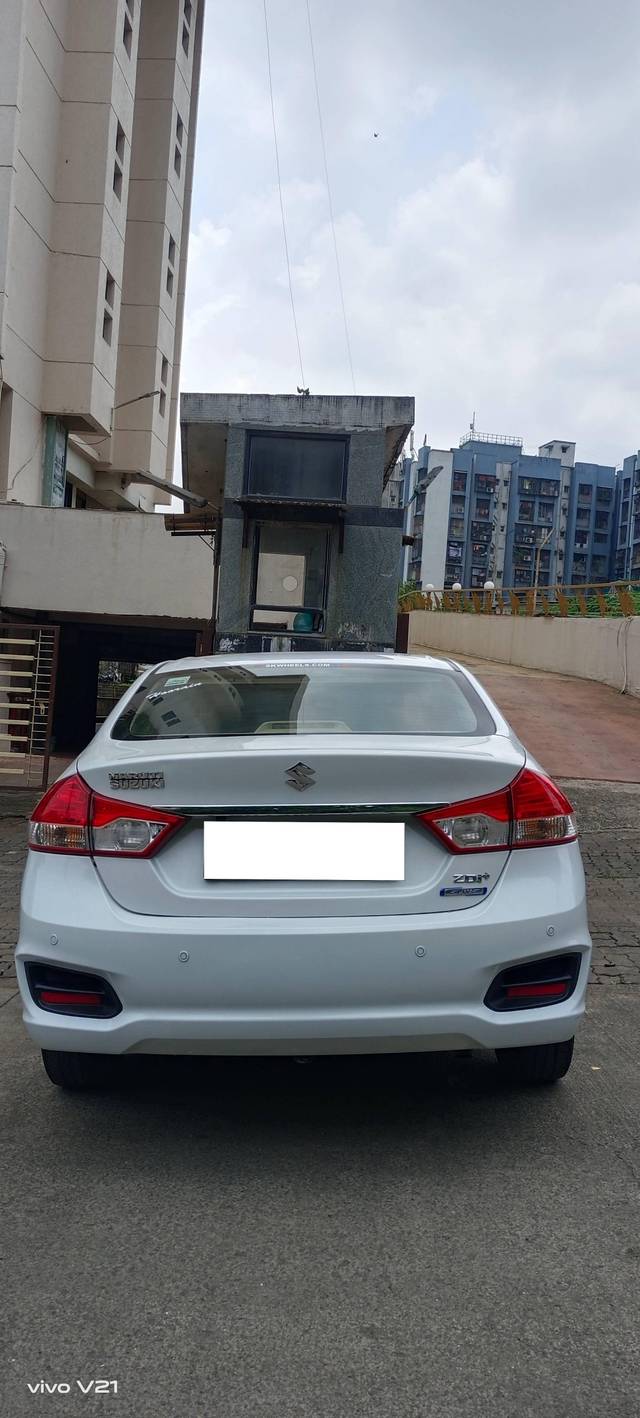 https://images10.gaadi.com/usedcar_image/4081086/original/processed_2dae274c82aa39fb7b29bc45370cef09.jpg?imwidth=6402