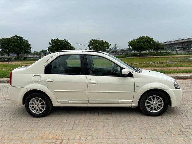 https://images10.gaadi.com/usedcar_image/4081200/original/b03fa5e5eb0595bb3bf488740f1c1276.jpg?imwidth=6401