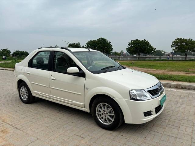 https://images10.gaadi.com/usedcar_image/4081200/original/processed_56ba9a5df94b2a829470570c352504b3.jpg?imwidth=6400