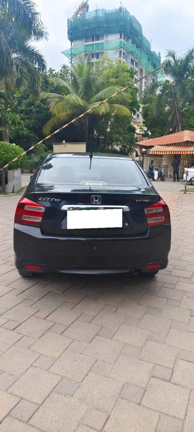 https://images10.gaadi.com/usedcar_image/4081327/original/processed_fc98d3680bc55b9fc354ee604434e037.jpg?imwidth=6402