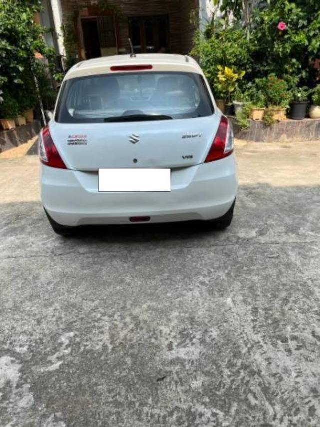 https://images10.gaadi.com/usedcar_image/4081355/original/processed_2d381563-ea70-44cb-8d0a-baa97526b6c1.jpeg?imwidth=6401