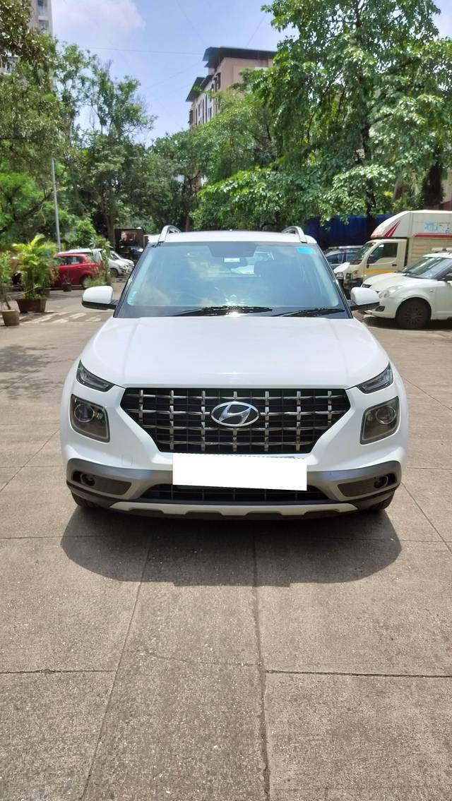 https://images10.gaadi.com/usedcar_image/4081531/original/processed_0b194c4921e240e32d66db643127fb2c.jpg?imwidth=6400