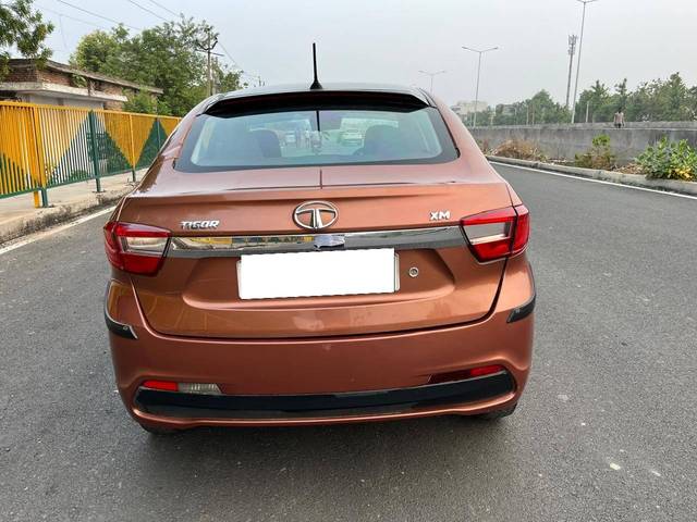 https://images10.gaadi.com/usedcar_image/4081552/original/processed_06af353c7bd4fa99c5ec2a4838c86550.jpg?imwidth=6402