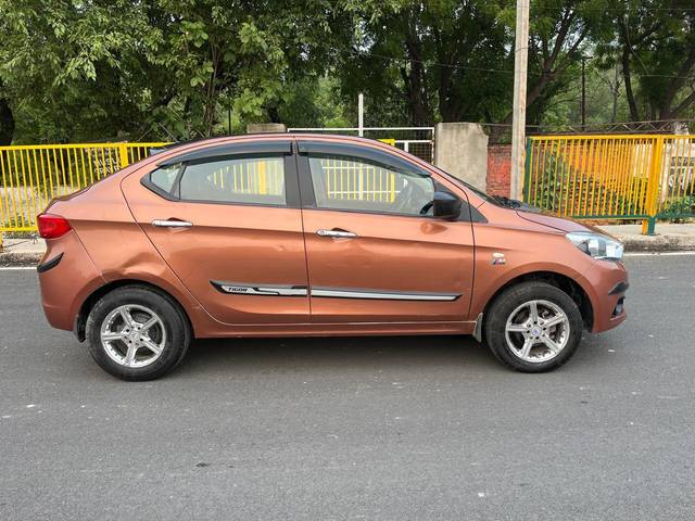 https://images10.gaadi.com/usedcar_image/4081552/original/processed_1b113077059a8350336cc3a7dd52a8f4.jpg?imwidth=6401