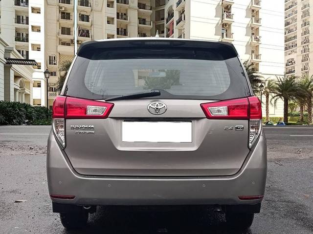 https://images10.gaadi.com/usedcar_image/4081636/original/processed_644075316eddfc343887eb140bf2f3f8.jpg?imwidth=6402