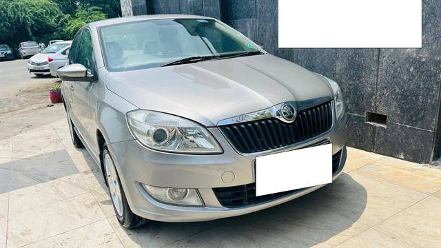 https://images10.gaadi.com/usedcar_image/4081803/original/processed_149add522d1a05ca280ff10c00e68d98.jpg?imwidth=6400