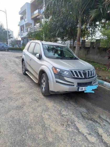 Mahindra XUV500 W8 FWD