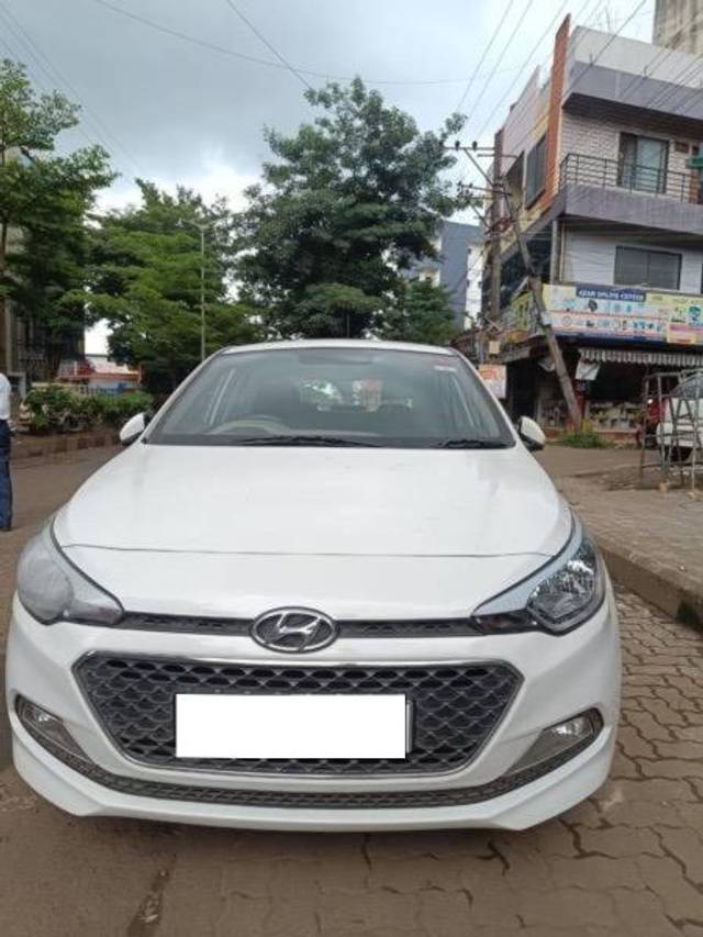 https://images10.gaadi.com/usedcar_image/4082033/original/processed_b2e6cbf5-c9b8-41df-8295-fb364b1accdc.jpg?imwidth=6400