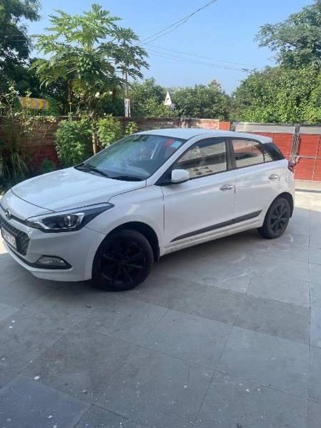 https://images10.gaadi.com/usedcar_image/4082091/original/processed_66f24b0b-05ad-4975-9eca-4fcc5814f876.jpeg?imwidth=6400