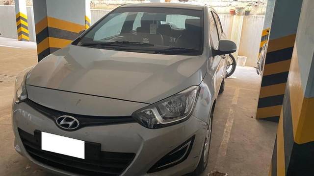 https://images10.gaadi.com/usedcar_image/4082422/original/processed_8768693a-6987-47b7-b428-605e0cc6c86b.jpg?imwidth=6402