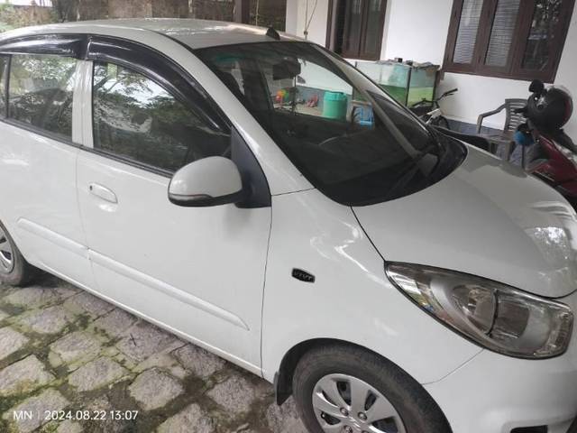 https://images10.gaadi.com/usedcar_image/4082522/original/processed_b879e209-42cb-4541-9d67-fb9efb92df63.jpg?imwidth=6402