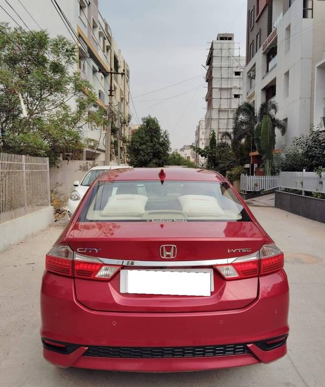 https://images10.gaadi.com/usedcar_image/4082666/original/processed_c5ba95c82c0f395f11d694d2ca2a12a9.jpeg?imwidth=6402