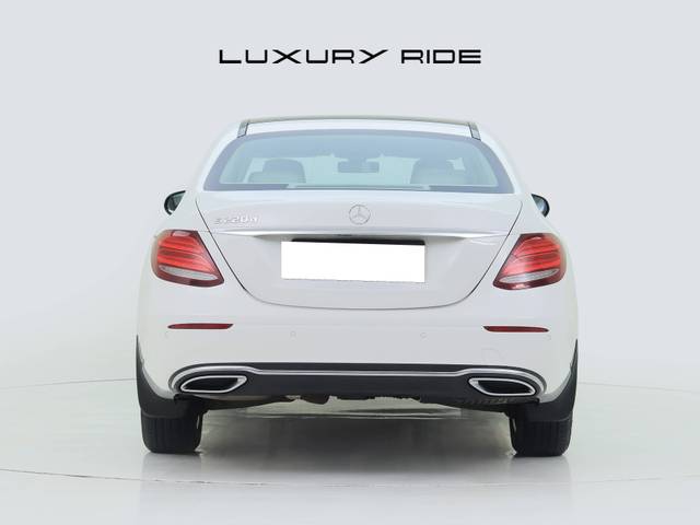 https://images10.gaadi.com/usedcar_image/4082921/original/processed_e59f636af78d5f0f45a99693fe930844.jpg?imwidth=6402