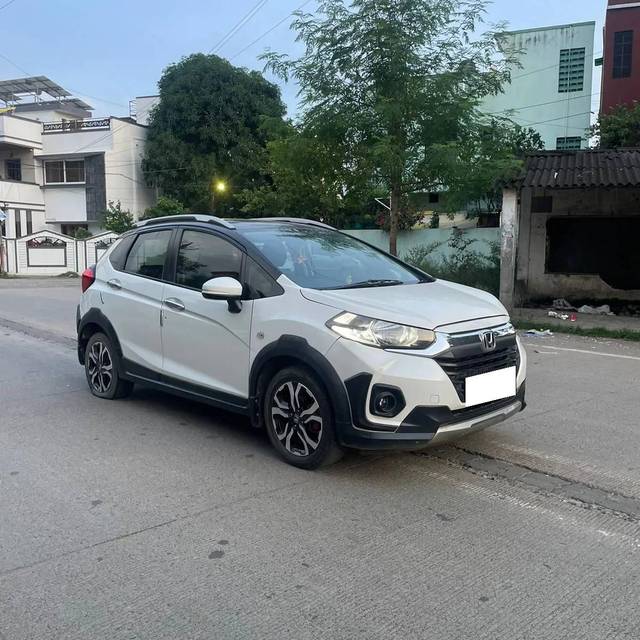 https://images10.gaadi.com/usedcar_image/4083173/original/processed_a67b42cc3543c4a7369ce31e2ddc8105.jpg?imwidth=6400