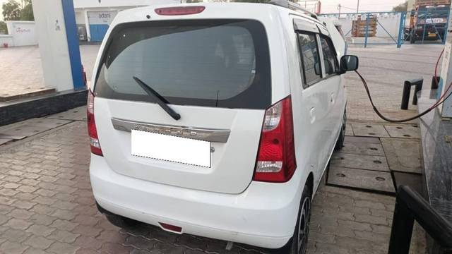 https://images10.gaadi.com/usedcar_image/4083427/original/processed_0861120d-beff-474f-8093-320415e24bf7.jpg?imwidth=6402