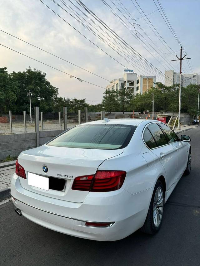 https://images10.gaadi.com/usedcar_image/4083437/original/processed_de9e4eb4a9a9b59541326618cd579349.jpg?imwidth=6402