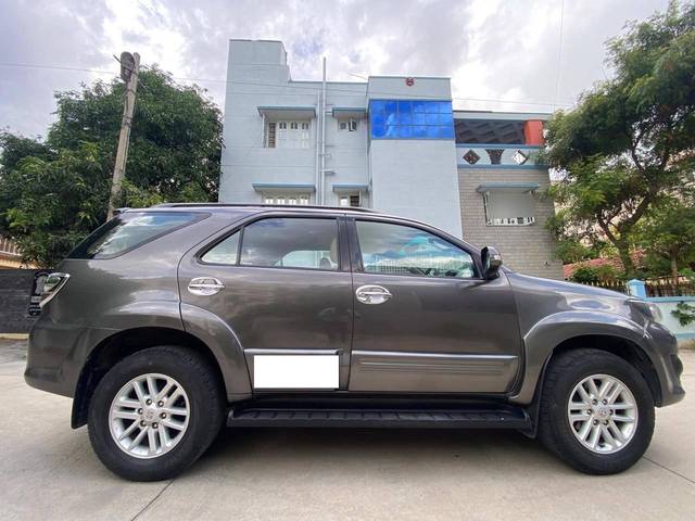 https://images10.gaadi.com/usedcar_image/4083625/original/processed_8170661570c9086320923885f489b5e4.jpg?imwidth=6401