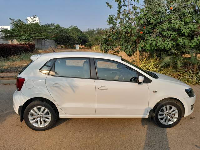 https://images10.gaadi.com/usedcar_image/4083626/original/4549362347d079b369d830a88a4cc283.jpg?imwidth=6401