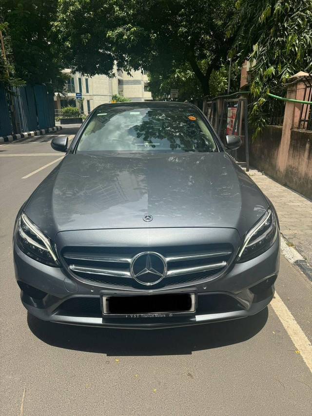 https://images10.gaadi.com/usedcar_image/4083629/original/processed_b088ea97a34f4ad04f10662325301cf0.jpg?imwidth=6402