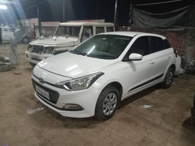 https://images10.gaadi.com/usedcar_image/4083645/original/processed_9d05fb72-5f46-48ec-993a-d224ecf0549b.jpg?imwidth=6402