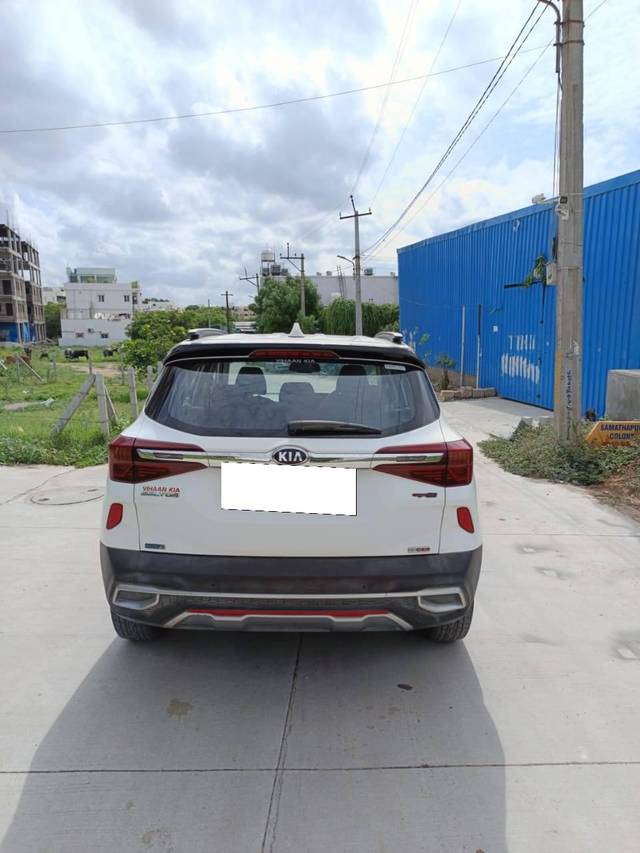 https://images10.gaadi.com/usedcar_image/4083831/original/processed_0d4c878bb9030830e68a7ee51e220d8e.jpg?imwidth=6402