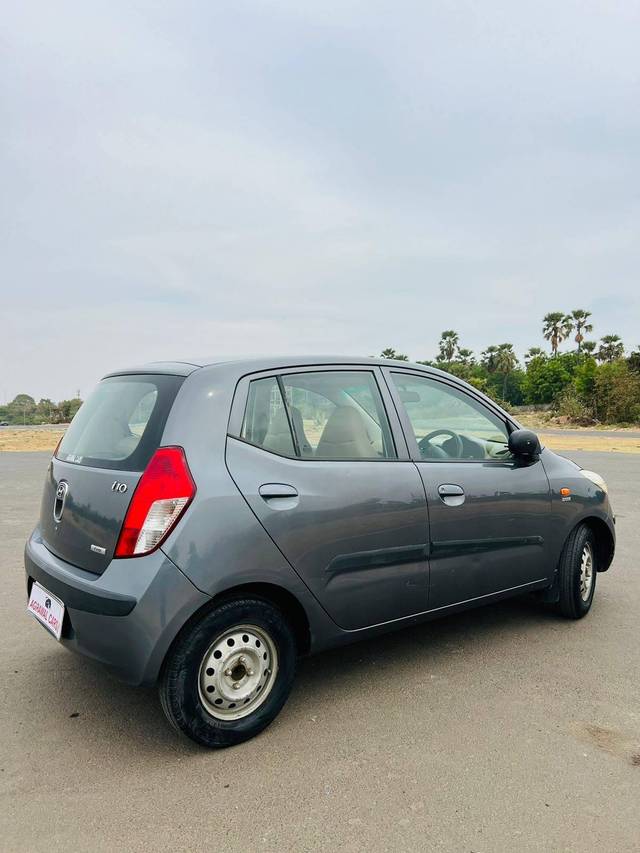 https://images10.gaadi.com/usedcar_image/4084240/original/processed_9f60d2e0020d56d32e90d9ca82d85c7c.jpeg?imwidth=6402