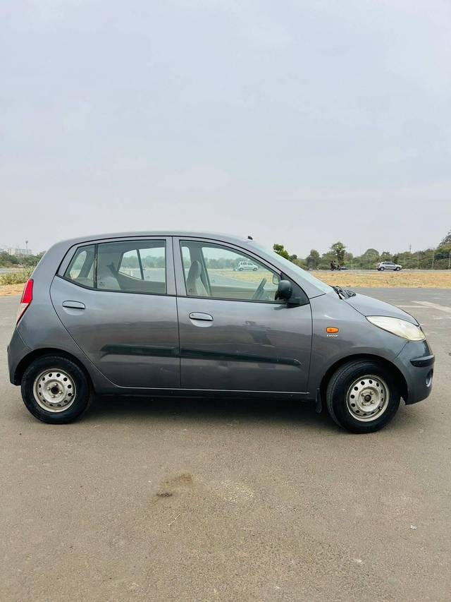 https://images10.gaadi.com/usedcar_image/4084240/original/processed_ce8e294179e501a6fc38302d3cce6596.jpeg?imwidth=6401