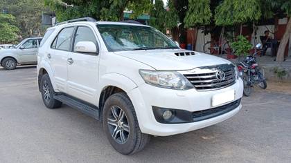 Toyota Fortuner 4x2 AT