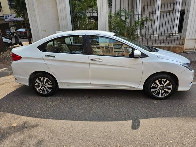 https://images10.gaadi.com/usedcar_image/4084330/original/processed_f850042227e545ef91146430468e2b5a.jpg?imwidth=6401