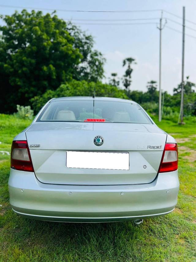 https://images10.gaadi.com/usedcar_image/4084346/original/processed_7d6961c14546732dac63e4fe4b163b55.jpeg?imwidth=6402