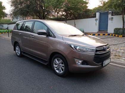 Toyota Innova Crysta 2.4 GX MT