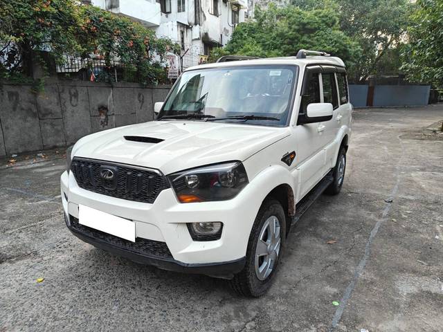 https://images10.gaadi.com/usedcar_image/4086995/original/processed_9f05d55d26fb2aa95dd0fa8d8243dad0.jpg?imwidth=6400