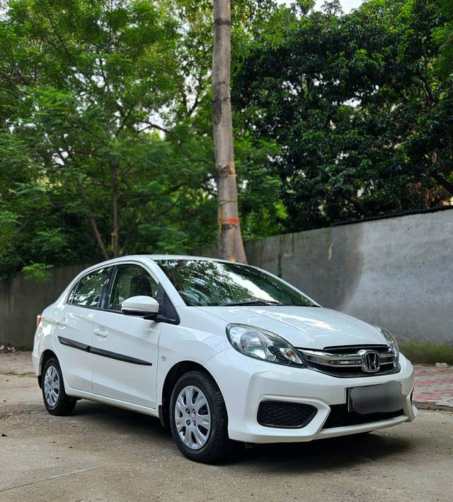 https://images10.gaadi.com/usedcar_image/4087056/original/931f756534d980bee954c6553b777594.jpg?imwidth=6400