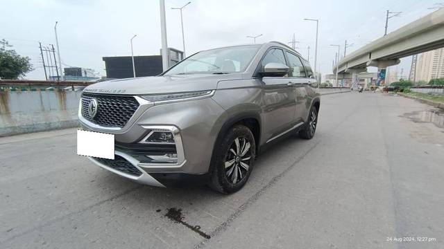 https://images10.gaadi.com/usedcar_image/4087431/original/processed_08755ac2deda15ff063ac55076fcd310.jpg?imwidth=6402