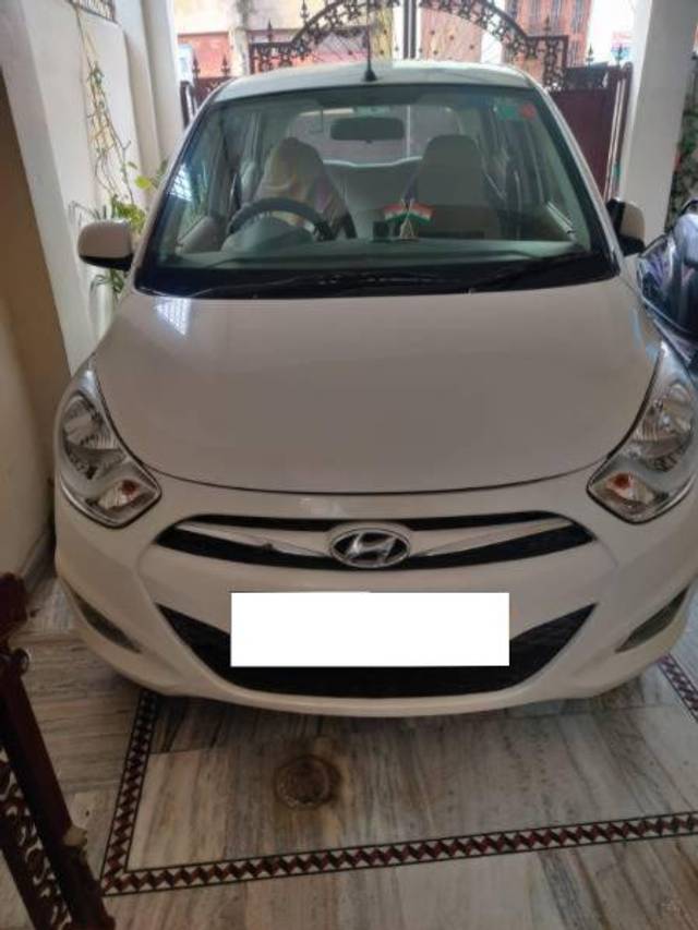 https://images10.gaadi.com/usedcar_image/4087461/original/processed_7d50287c-6a26-4b6a-8373-61ac1f6f7ebd.jpeg?imwidth=6401