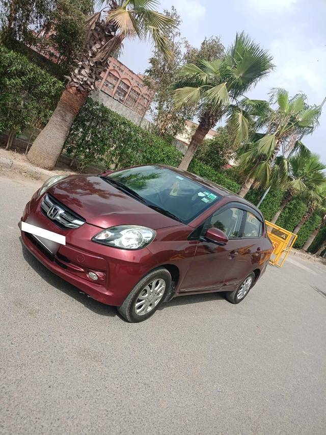 https://images10.gaadi.com/usedcar_image/4087527/original/processed_c2ca20bb1520e2ae94424e920869407f.jpg?imwidth=6402