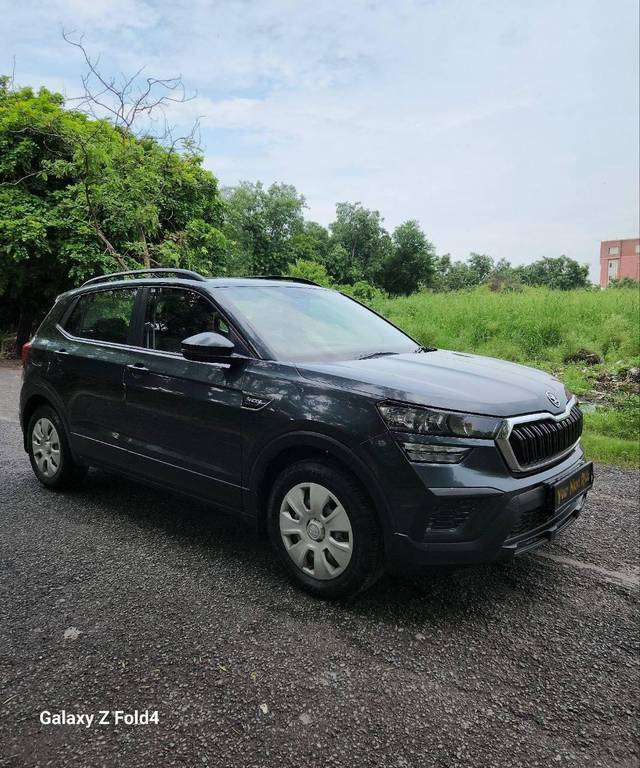 https://images10.gaadi.com/usedcar_image/4087544/original/processed_b7494ced469fdcfa46f372f0b9286dc2.jpg?imwidth=6400