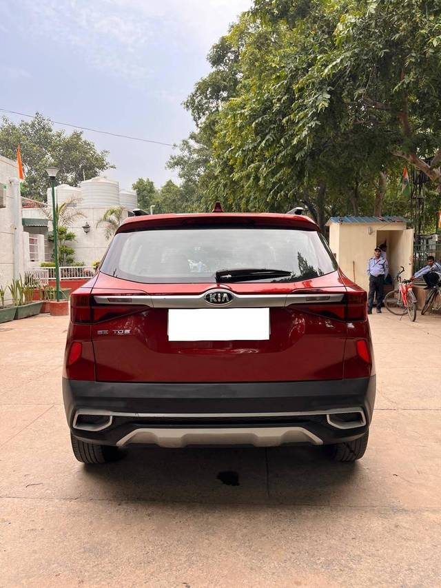 https://images10.gaadi.com/usedcar_image/4087722/original/processed_105ea382bdeda640a02bacd336bcfdbe.jpeg?imwidth=6402