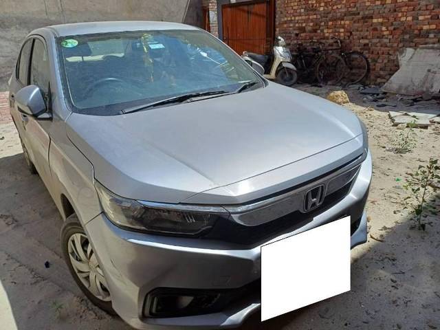 https://images10.gaadi.com/usedcar_image/4087922/original/processed_b5b4f4f7-ea71-43ce-bdff-b781f72d82a6.jpg?imwidth=6400