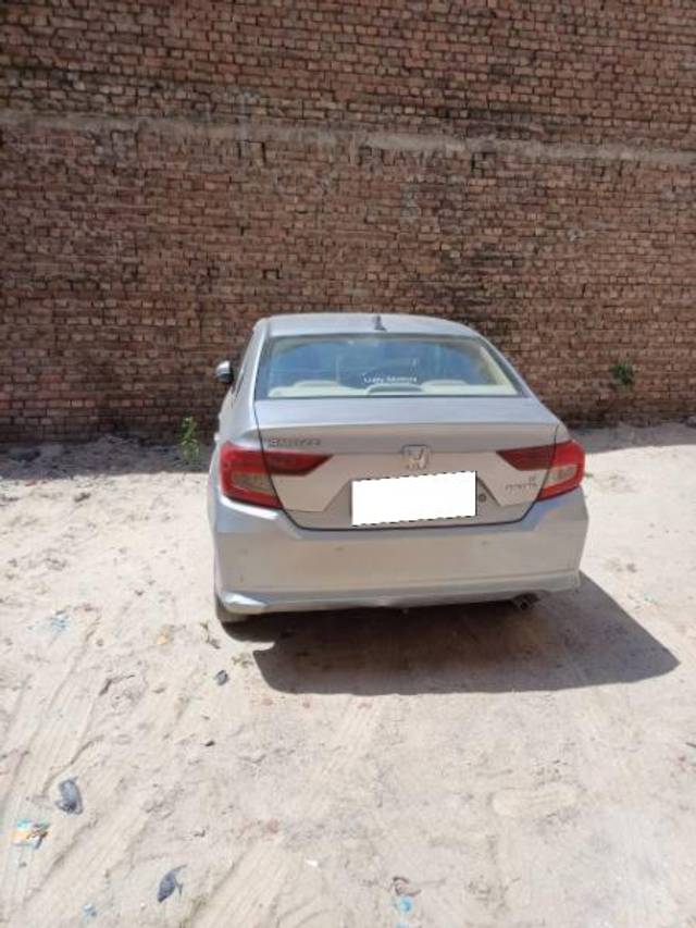 https://images10.gaadi.com/usedcar_image/4087922/original/processed_d928f520-8cba-4cc9-98d8-7a3828eb4a52.jpg?imwidth=6402