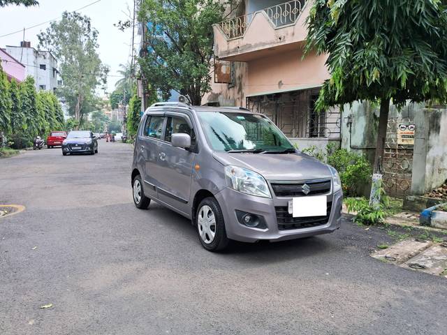 https://images10.gaadi.com/usedcar_image/4088122/original/processed_176e3d267db806f120a77c87266a9487.jpg?imwidth=6400