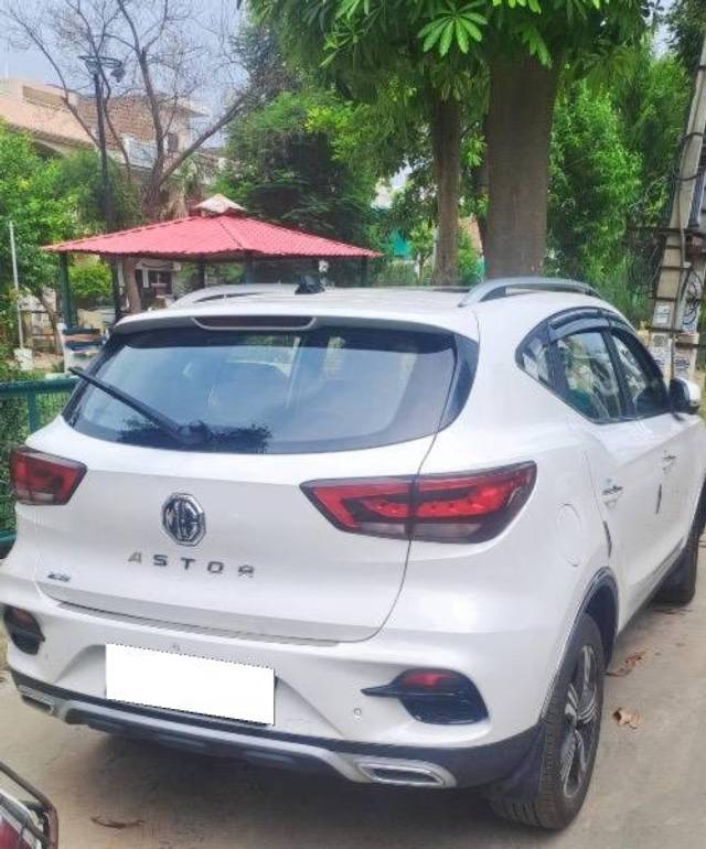 https://images10.gaadi.com/usedcar_image/4088216/original/processed_e1b99a20-a2b5-4c23-8a82-cd28f1566bfa.jpg?imwidth=6401