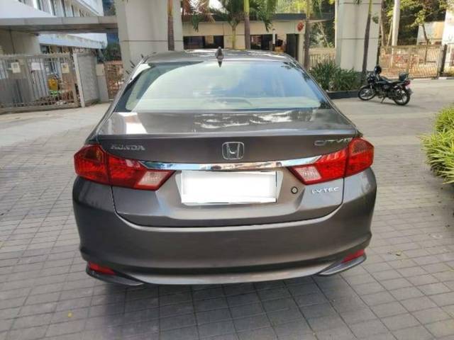 https://images10.gaadi.com/usedcar_image/4088222/original/processed_6f2a52177a9442da2b7362c91997ab9c.jpg?imwidth=6401