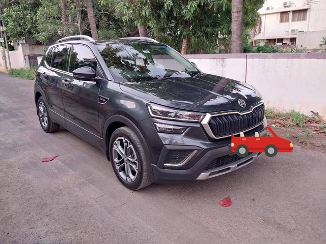 https://images10.gaadi.com/usedcar_image/4088325/original/processed_5a4690bf620953f5a30342b7917b9970.jpg?imwidth=6400