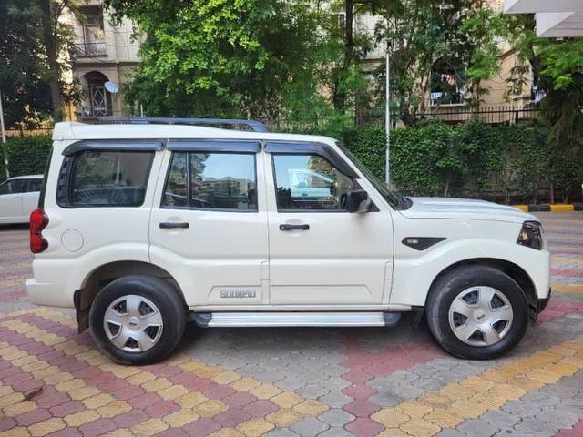 https://images10.gaadi.com/usedcar_image/4088555/original/processed_bfd9830e-b804-417b-b251-692bd754170e.jpg?imwidth=6401