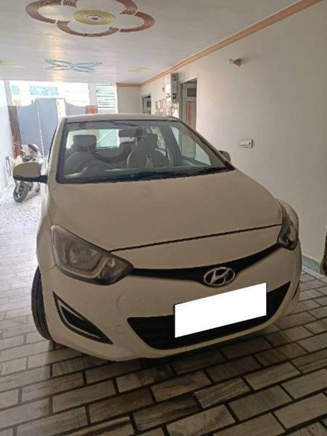 https://images10.gaadi.com/usedcar_image/4088626/original/processed_cbeea477-99eb-42f3-9dcb-a9beee2b9b72.jpg?imwidth=6401