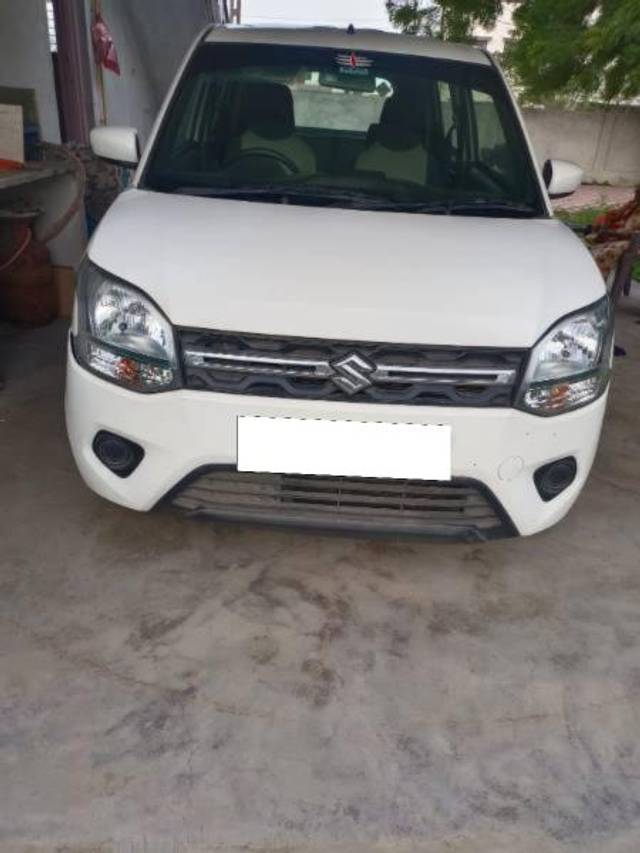 https://images10.gaadi.com/usedcar_image/4088658/original/processed_29223d05-70ca-4948-9981-475662a46a17.jpg?imwidth=6402