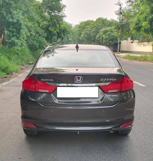 https://images10.gaadi.com/usedcar_image/4088660/original/processed_9c17072a05e63fbf98dfc353deede147.jpg?imwidth=6402