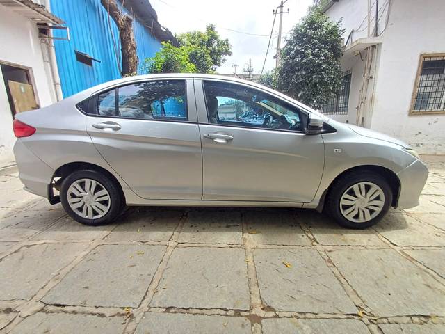 https://images10.gaadi.com/usedcar_image/4088815/original/7c1cf196bee9e4e0978bd5fefb0274a1.jpg?imwidth=6401